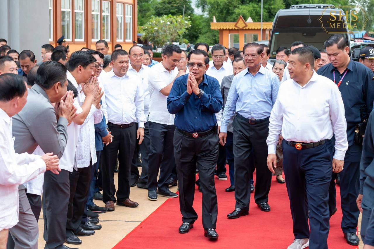 Samdech Techo Hun Sen visits the Meun Chey International Border Gate in Meun Chey Village