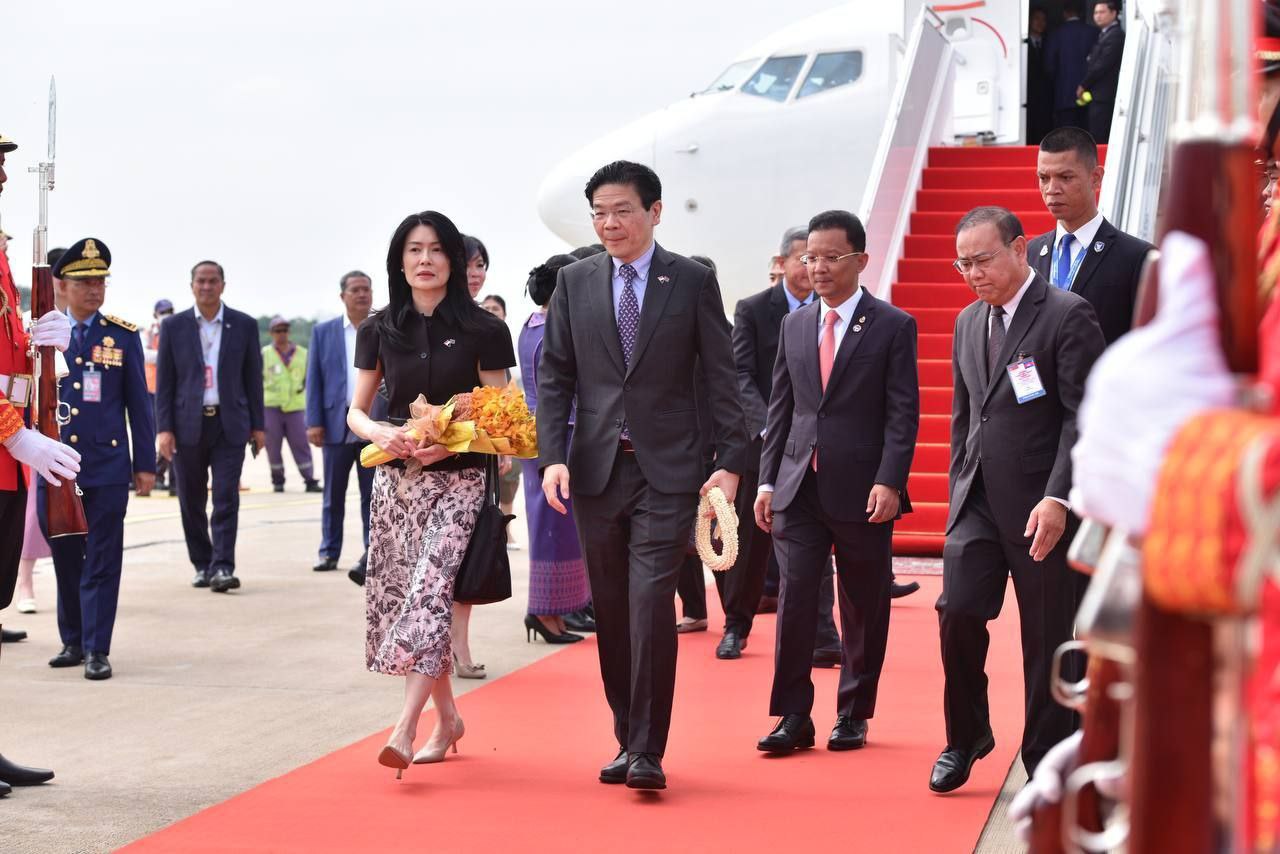 Singapore Prime Minister and Spouse Arrive Official Visit to Cambodia